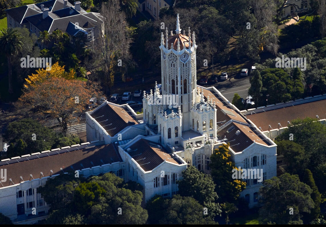 奥克兰大学